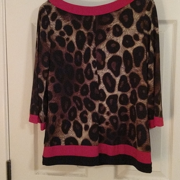 2/$10 Vintage Suzie animal print top - Picture 3 of 3